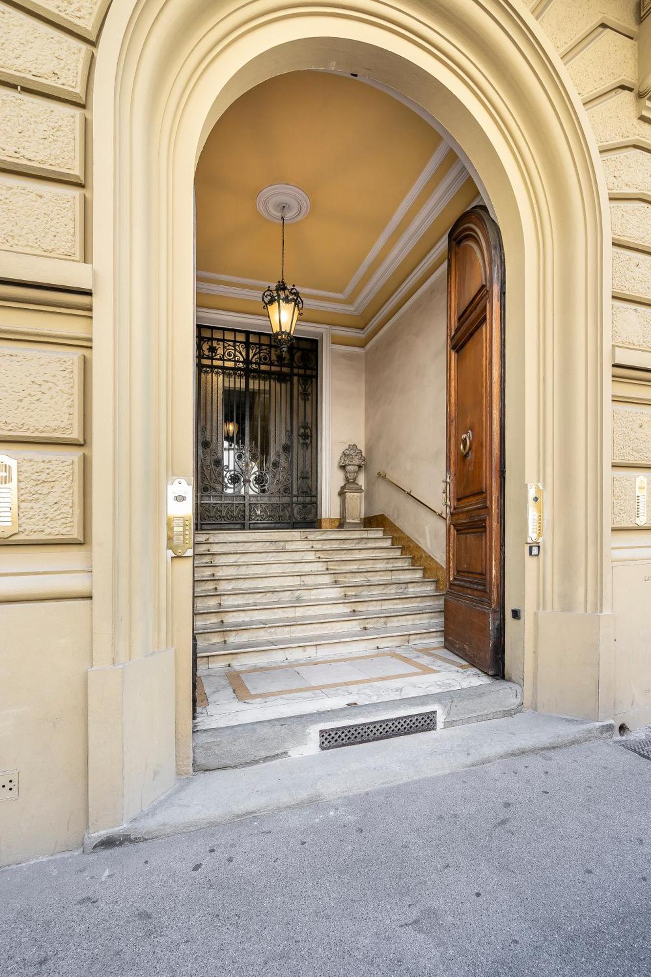 San Marco Black Appartamento Luxury Con Terrazzo E Parcheggio Su Richiesta ฟลอเรนซ์ ภายนอก รูปภาพ